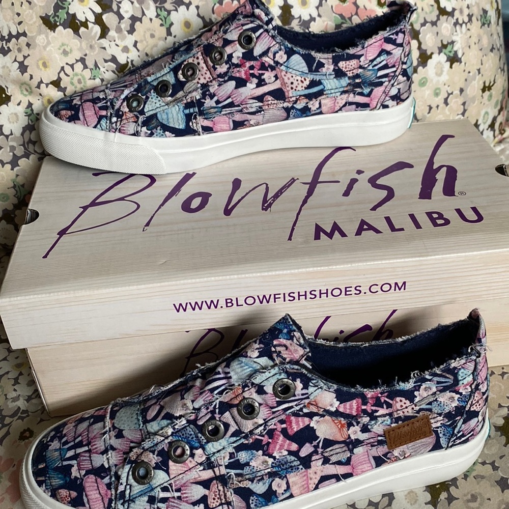 Blowfish Malibu sneakers      Size 8 1/2      NWT & Box - Picture 2 of 7